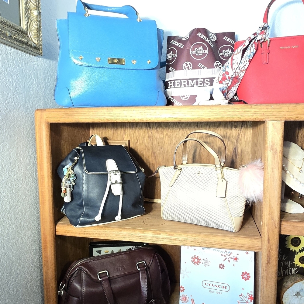 WE LOVE Coach!!  Coachie Auntie - Picture 7 of 17